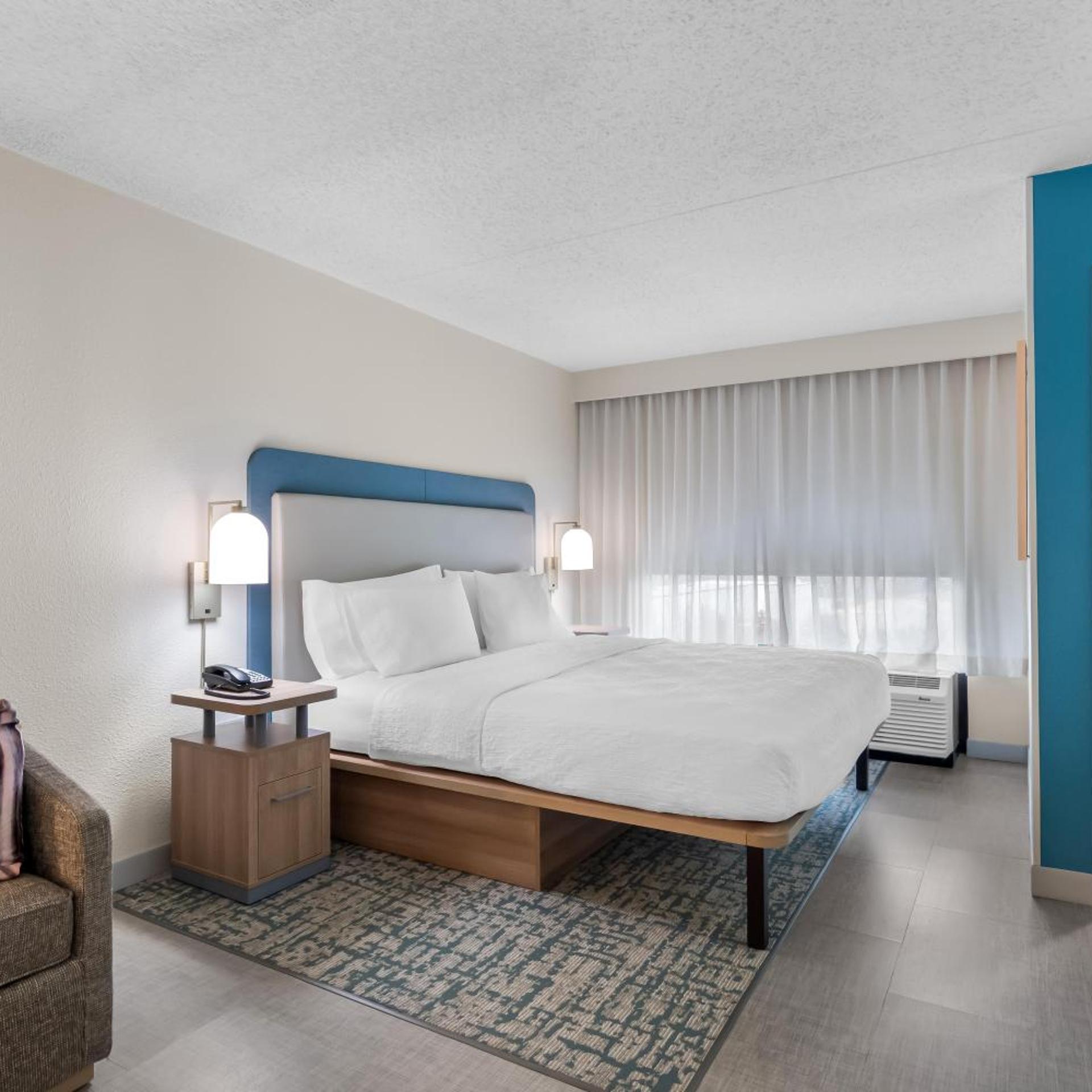 STUDIO, SUITE, KING BED, KITCHEN