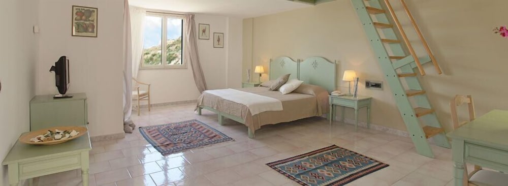 HOTEL PUNTAMAJATA 27/29