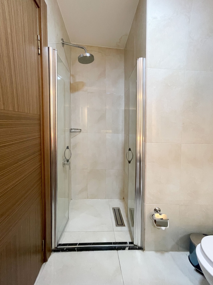 Atro Hotel 39/44