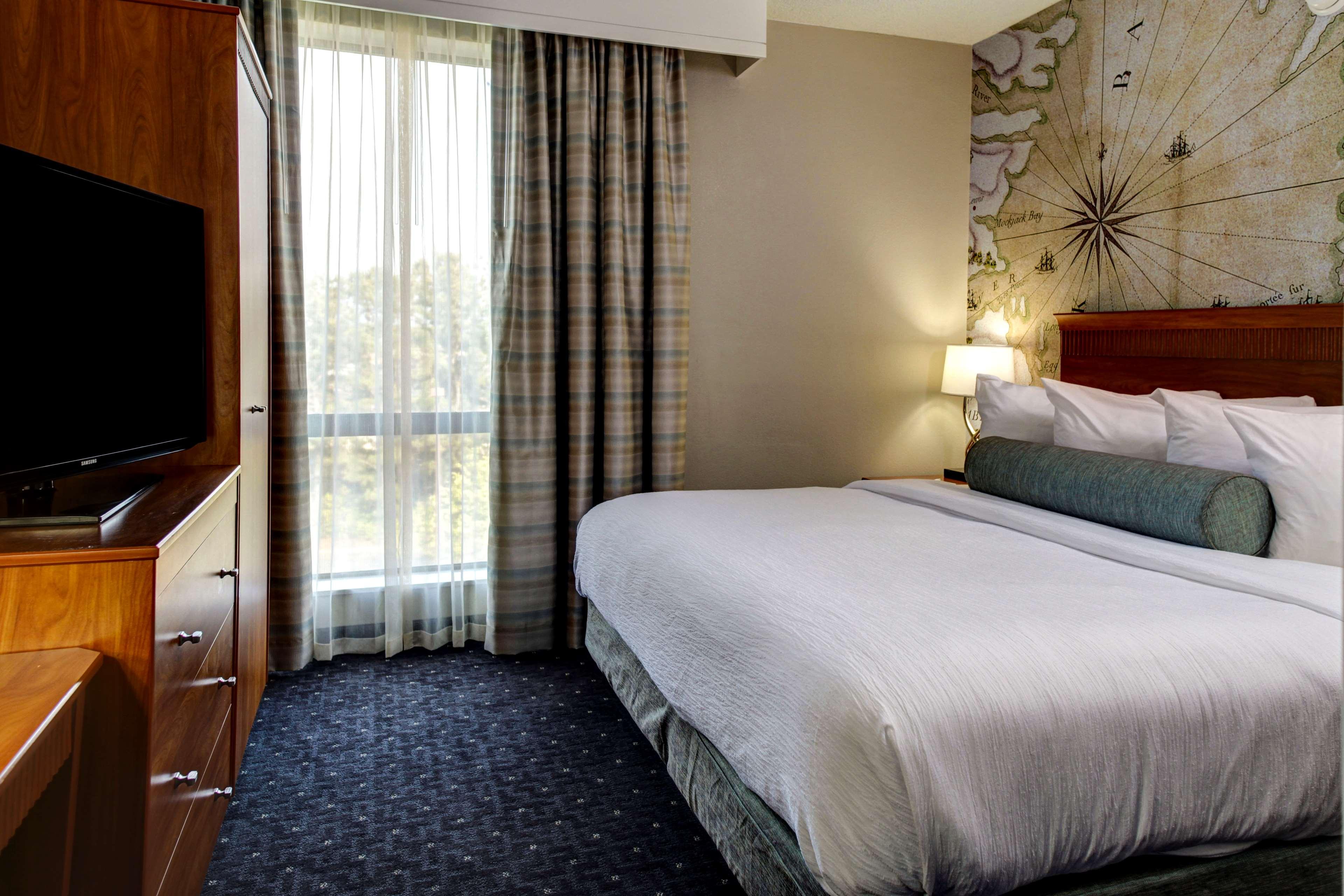 1 BEDROOM, KING BED, ACCESSIBLE