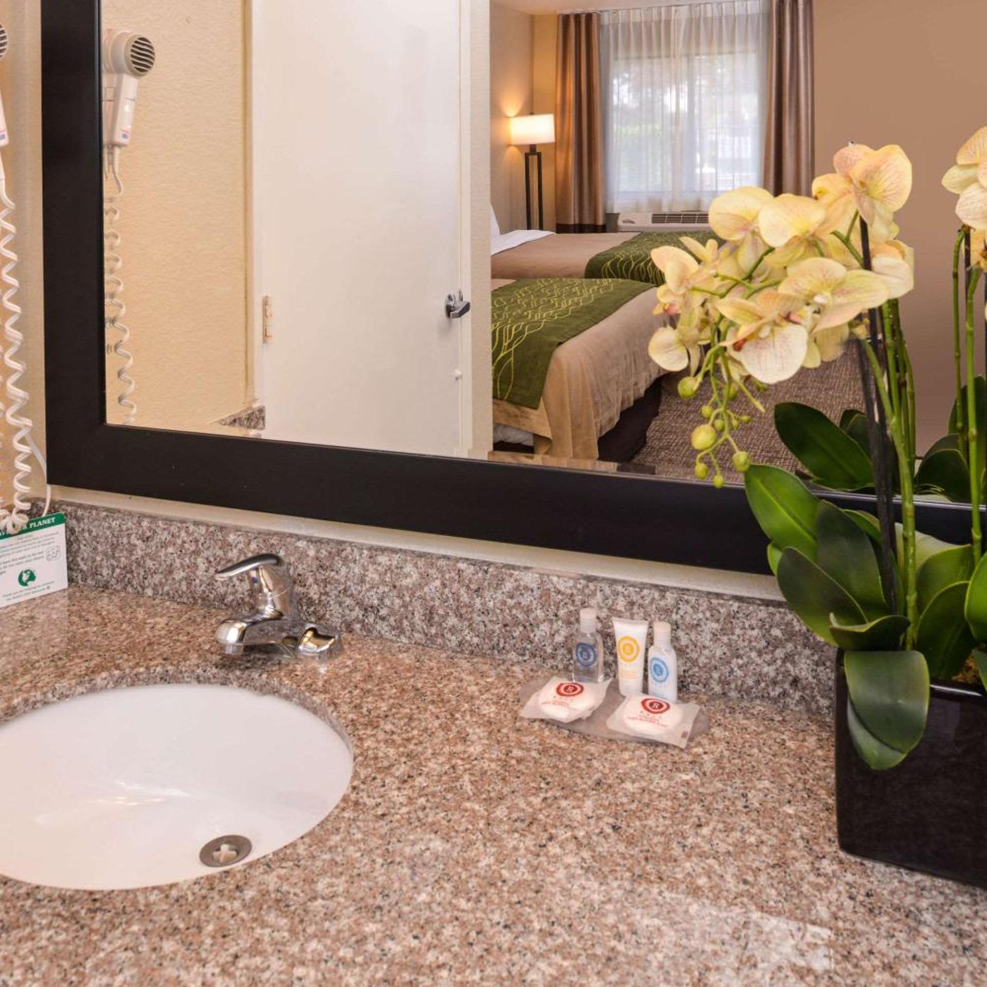 غرفة رباعية بسريرين كوين، Rancho Cordova Inn 5/6