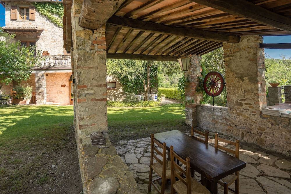 Castello di Tornano 40/48