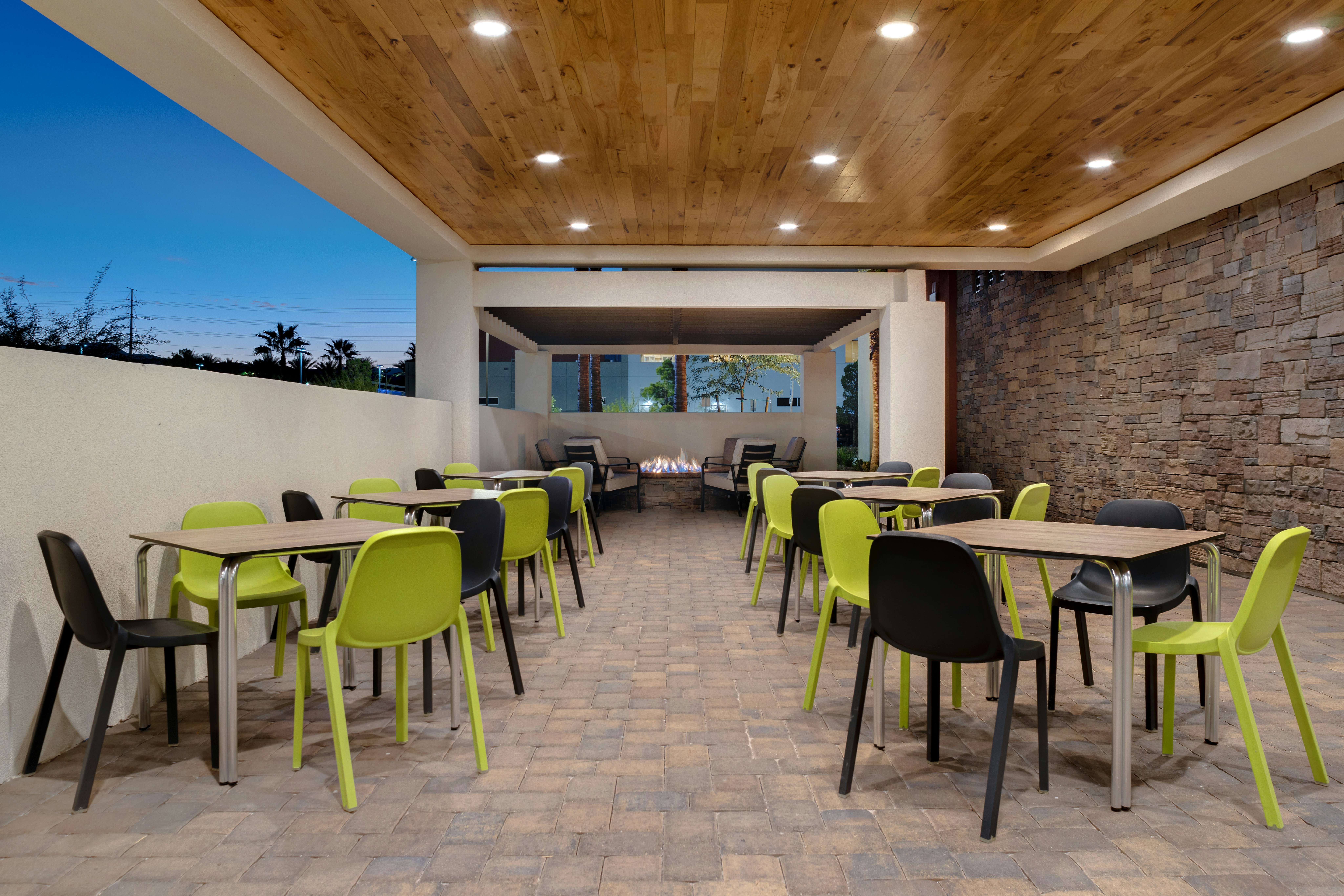 Home2 Suites by Hilton Las Vegas I-215 Curve 27/35