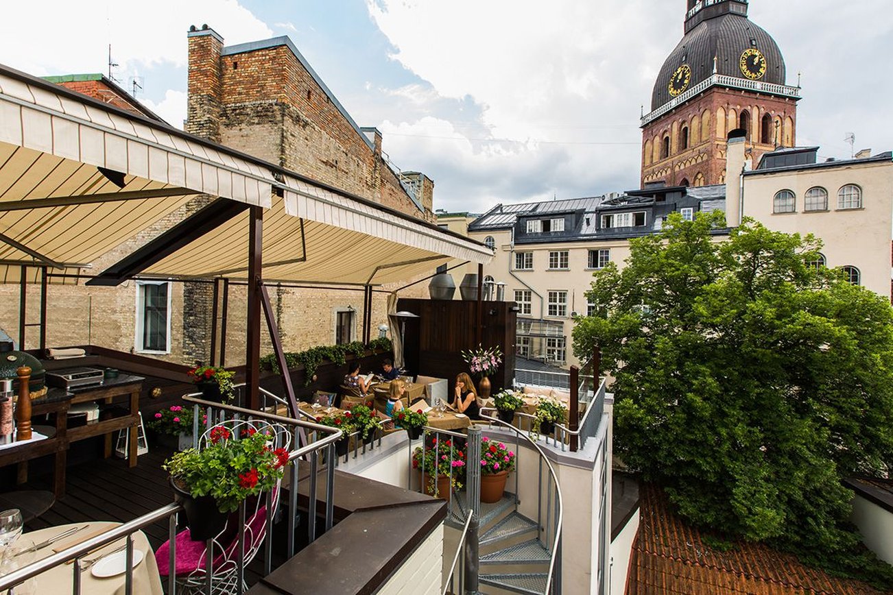 Dome Hotel 31/33