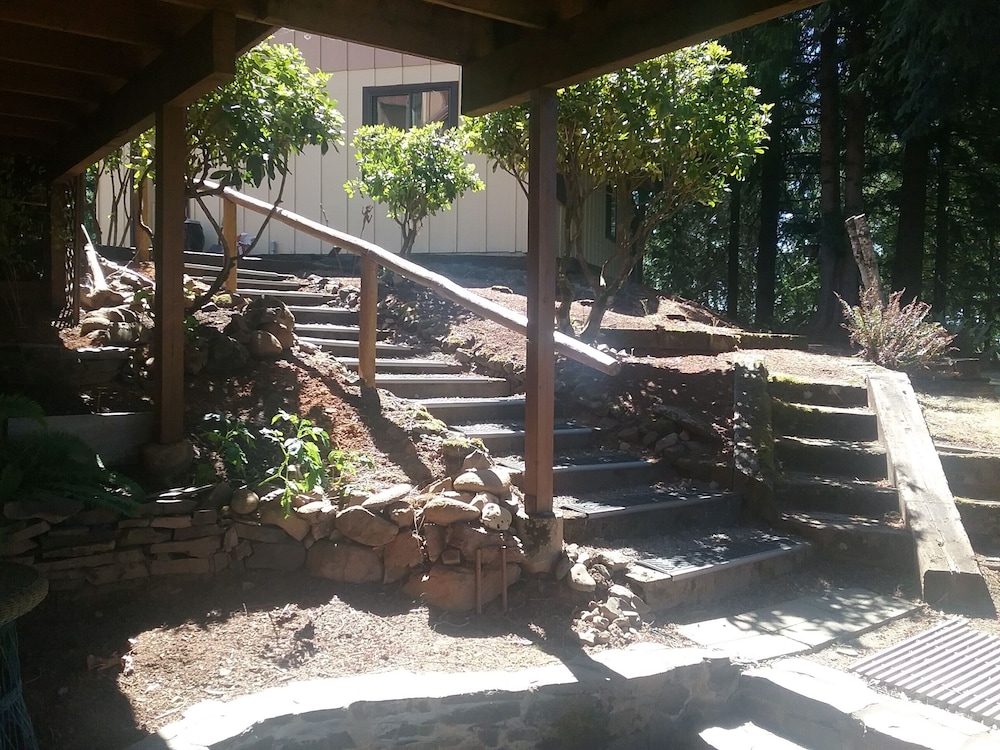 MapleRidge House: A BnB For All Seasons 15/50