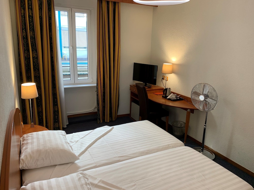 Admiral Hotel 28/48