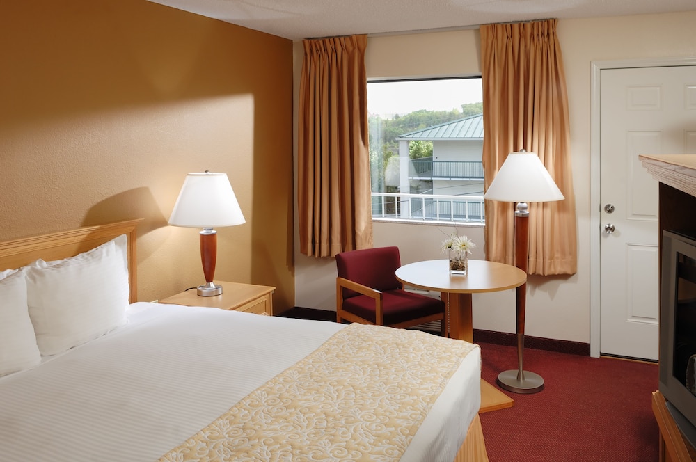 Whispering Hills Inn 12/35