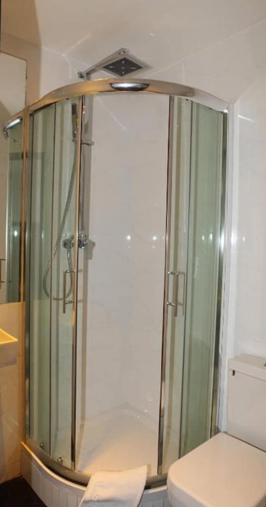 Exhibition Court Hotel 4 18/61