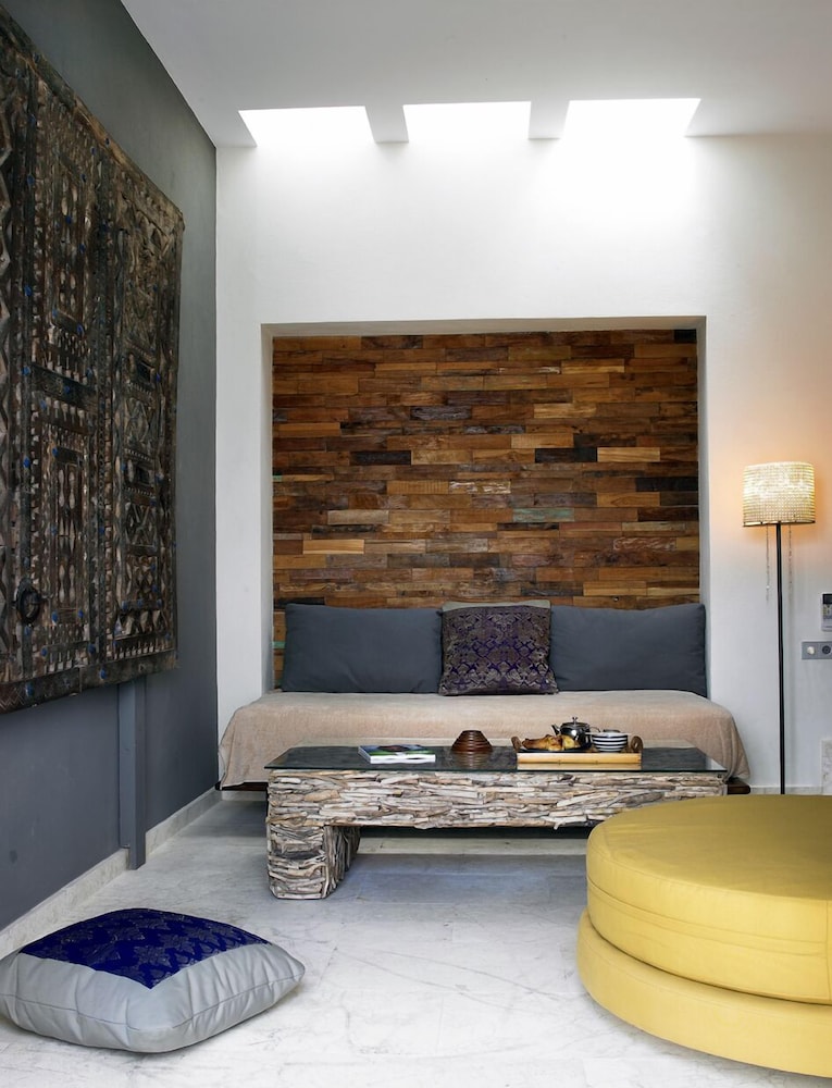The Giri Residence Hotel & Spa 3/39