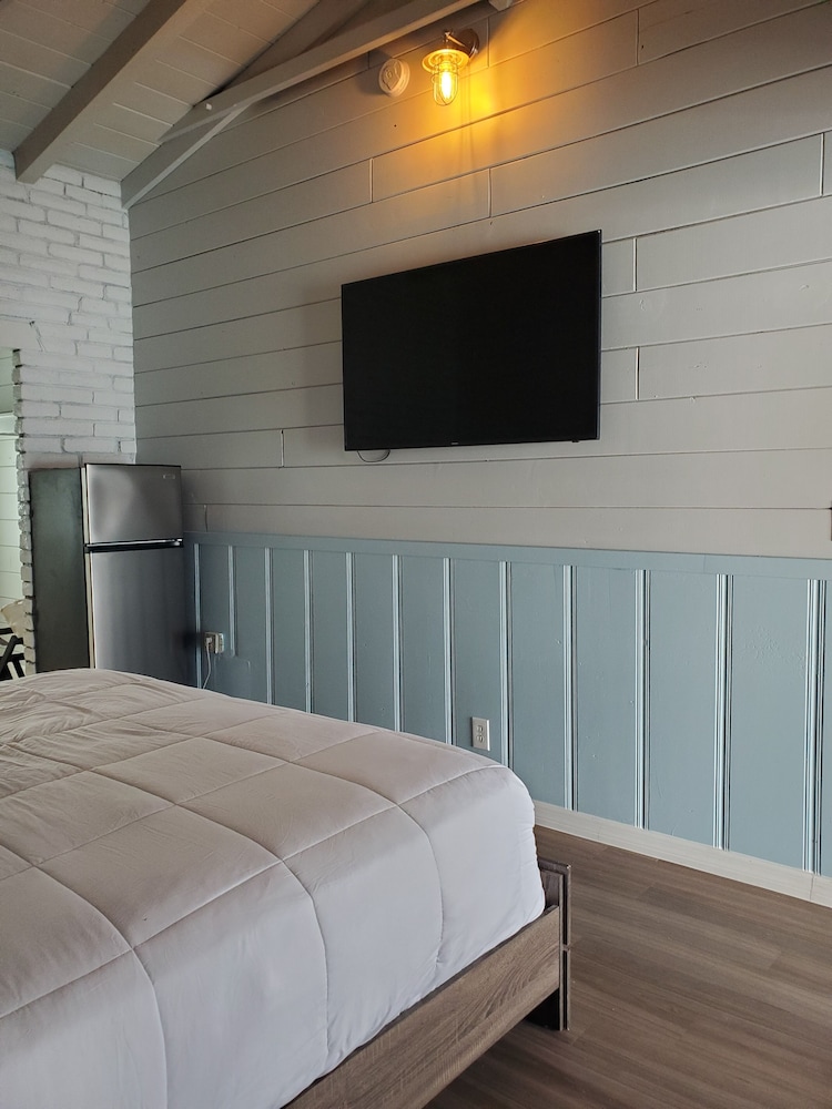 1 BEDROOM, APARTMENT, 2 QUEEN BEDS
