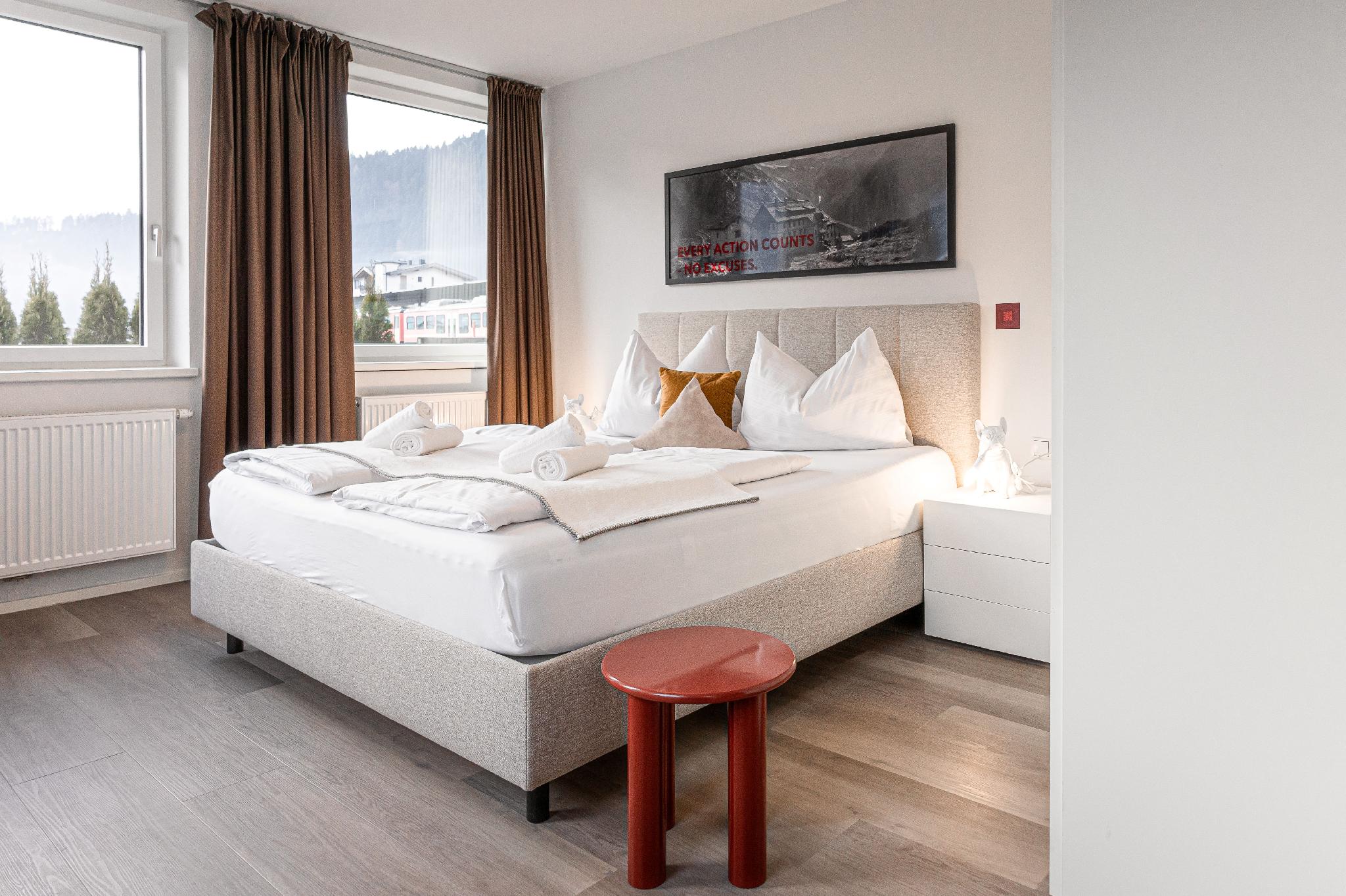 Deluxe, Balcony