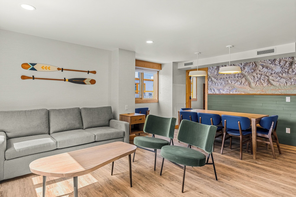 Hotel Canoe & Suites 40/59