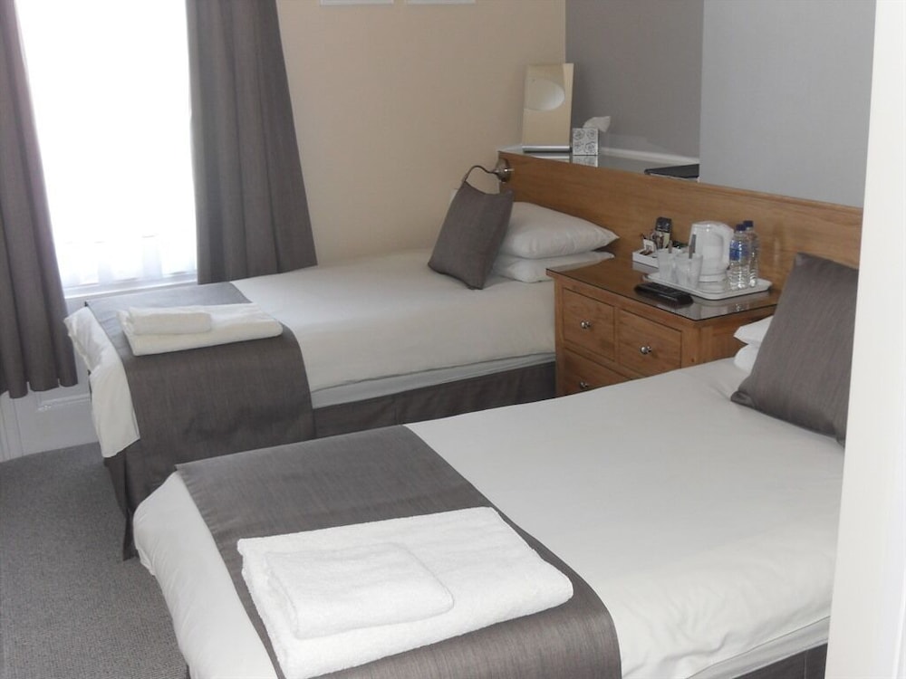 Powys Lodge - Guest House 7/19