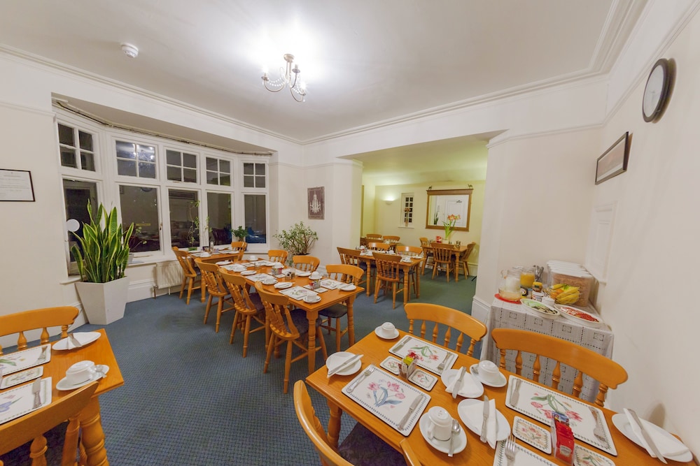Gatwick Turret Guest House 36/45