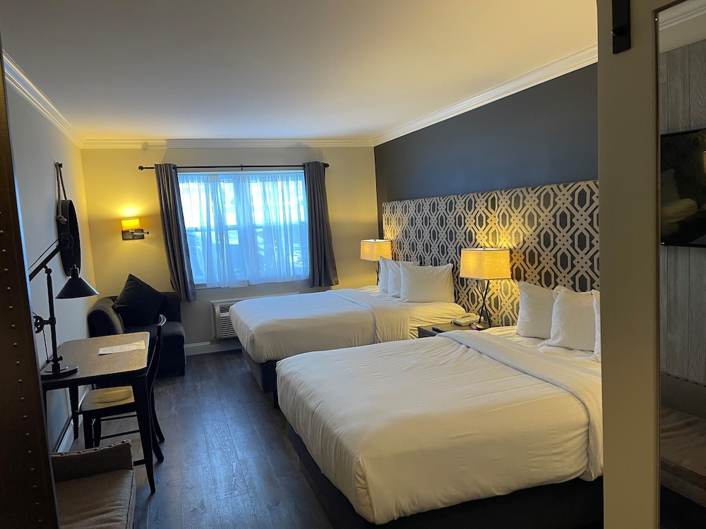 The Century House Ascend Hotel Collection 6/40