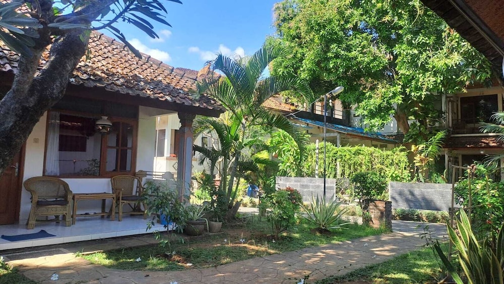 Lovina Beach Hotel 60/65