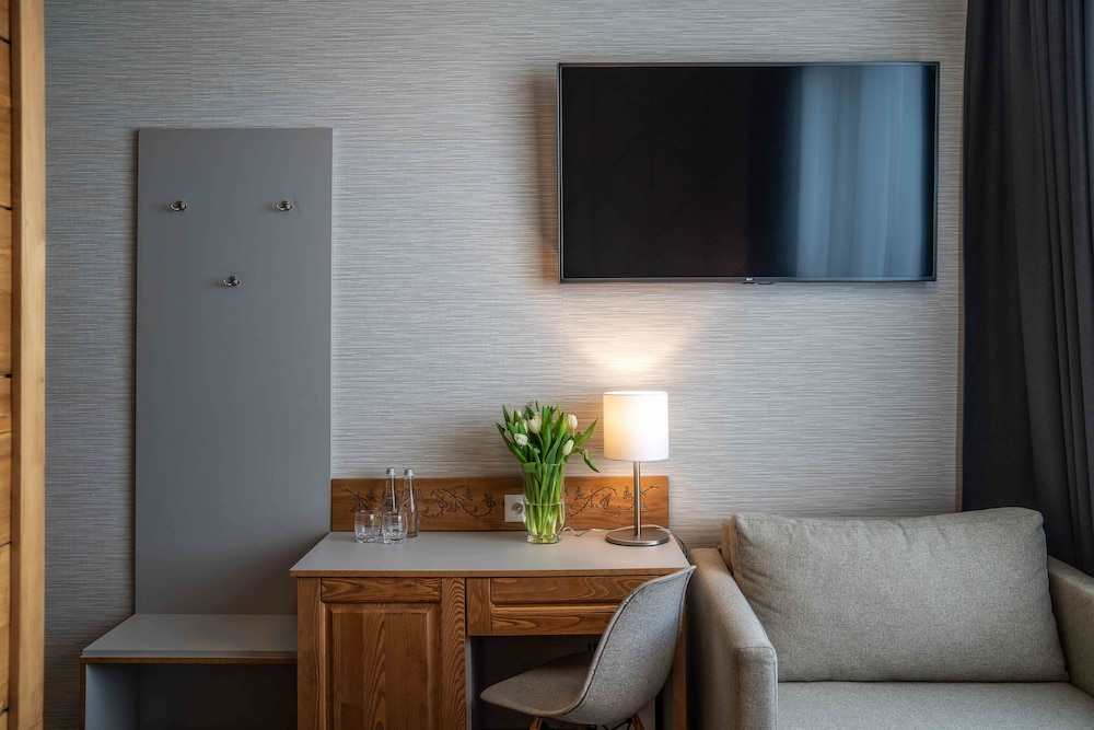 Gold Hotel 35/50