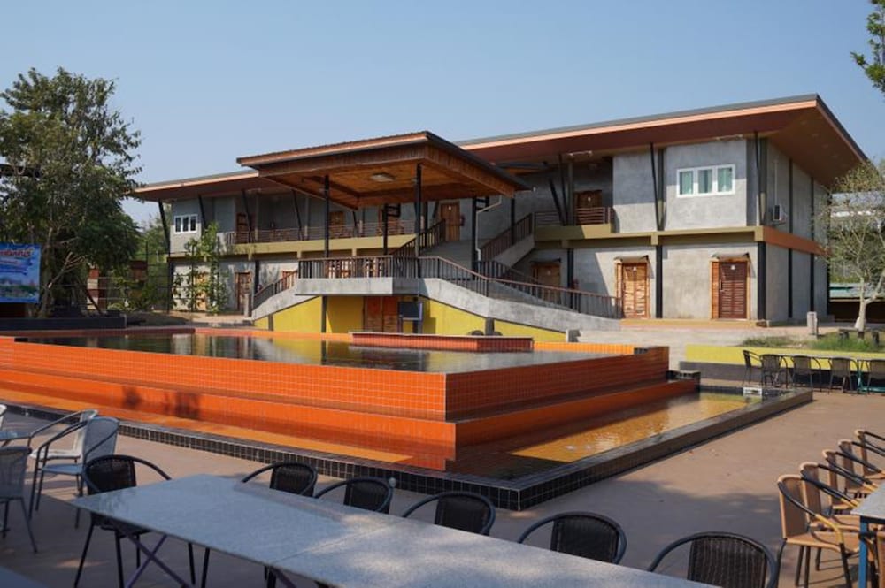 Riverpool Resort 2/50
