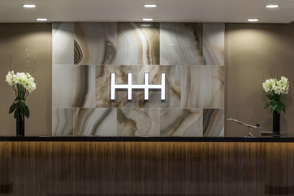 Heston Hyde Hotel 6/43