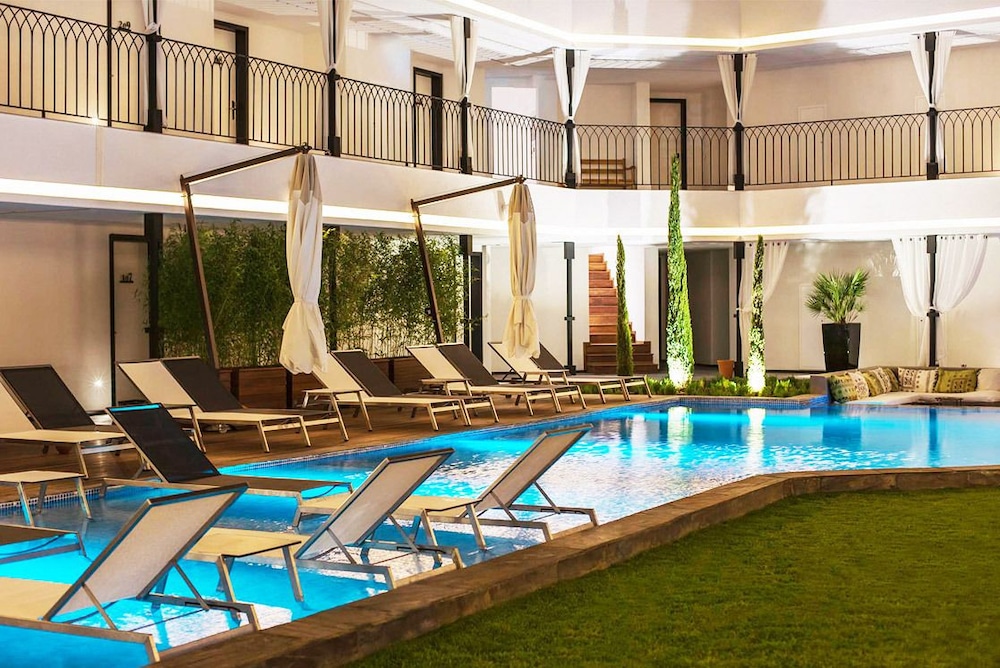 Mola Cunda Hotel 42/44