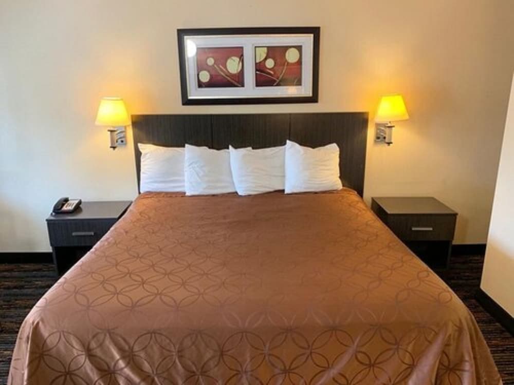 Whitney Inn & Suites 22/34