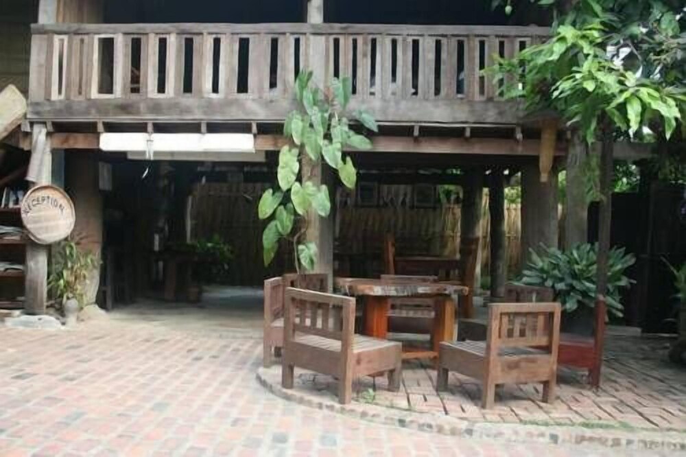 Lao Lu Lodge 3/91