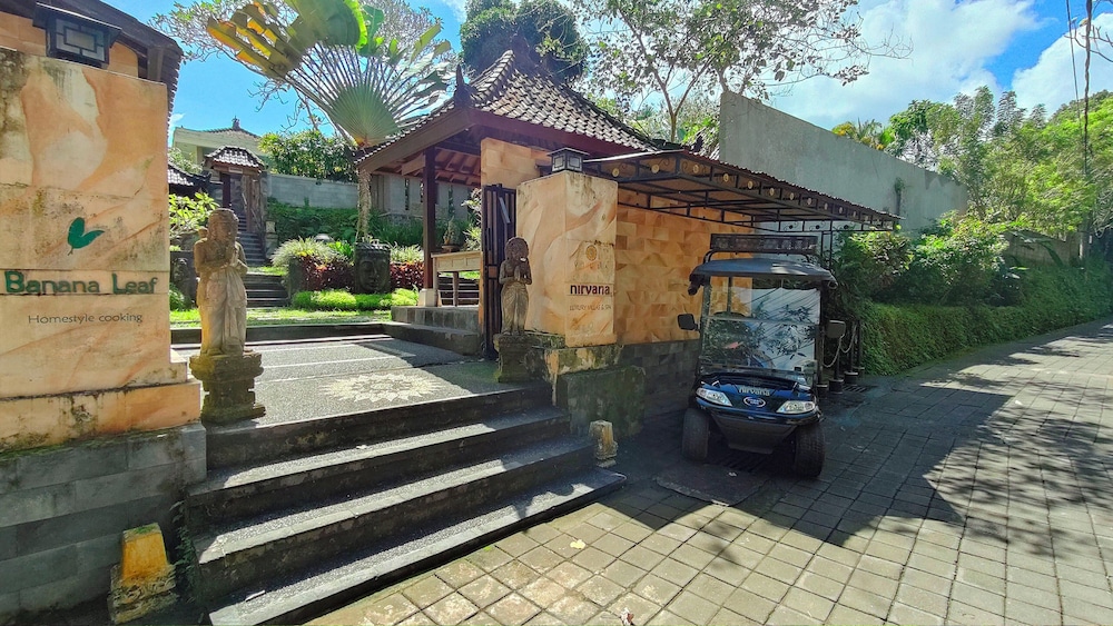 Villa Nirvana 70/81