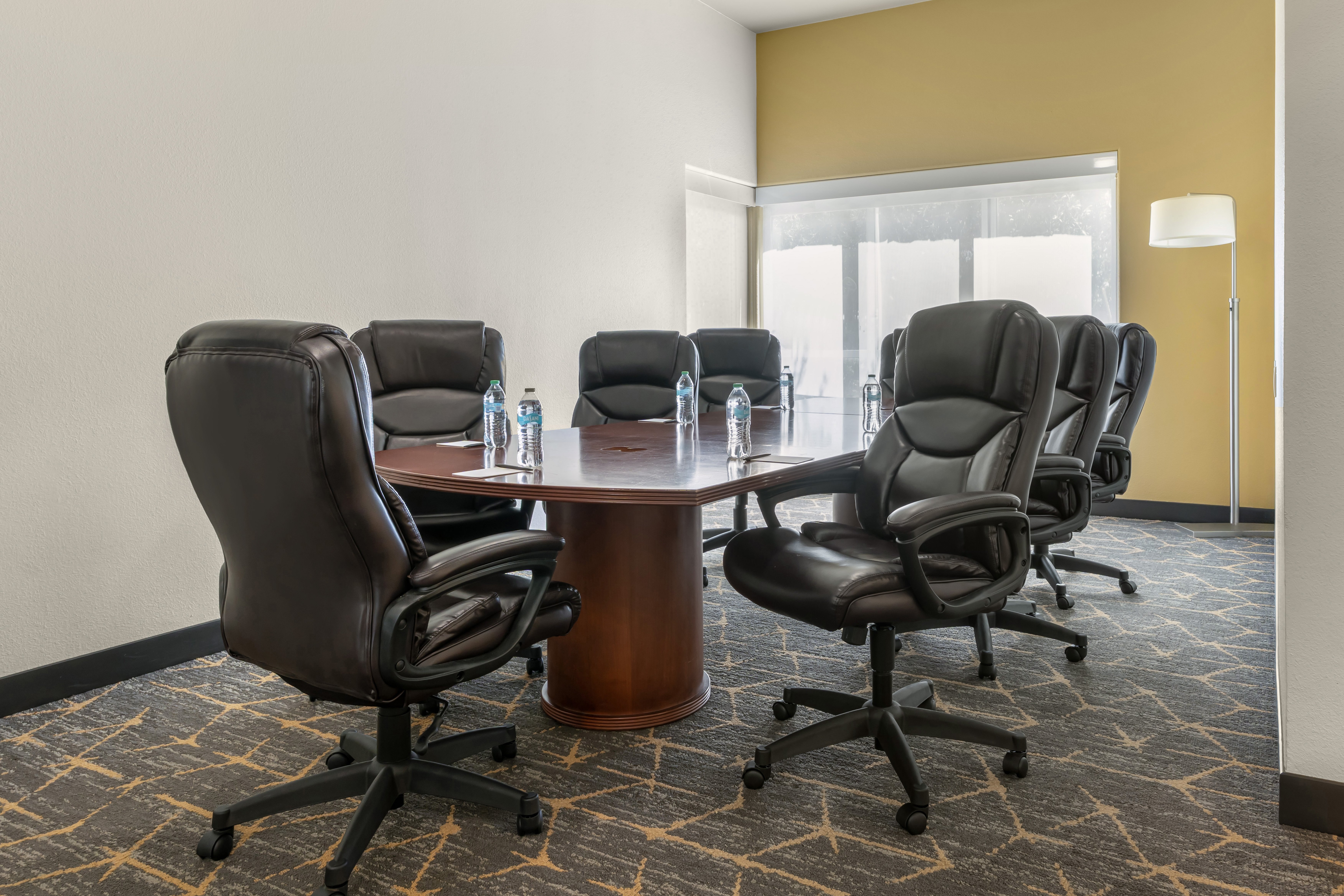 Holiday Inn Hotel Suites Oakland Airport 66/77