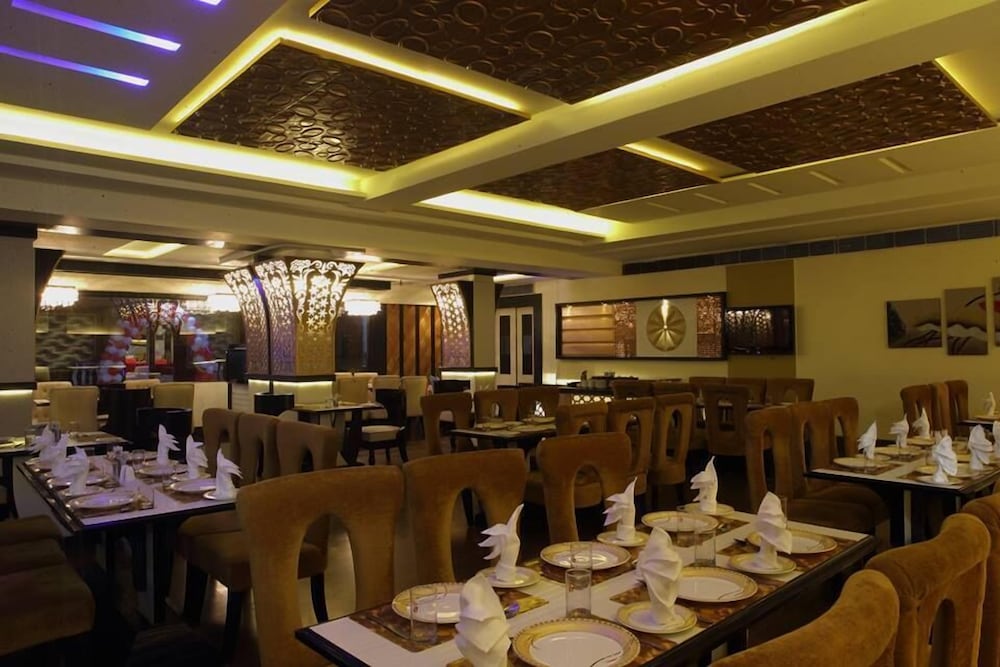 OYO Premium Bhai Bala Chowk 31/48