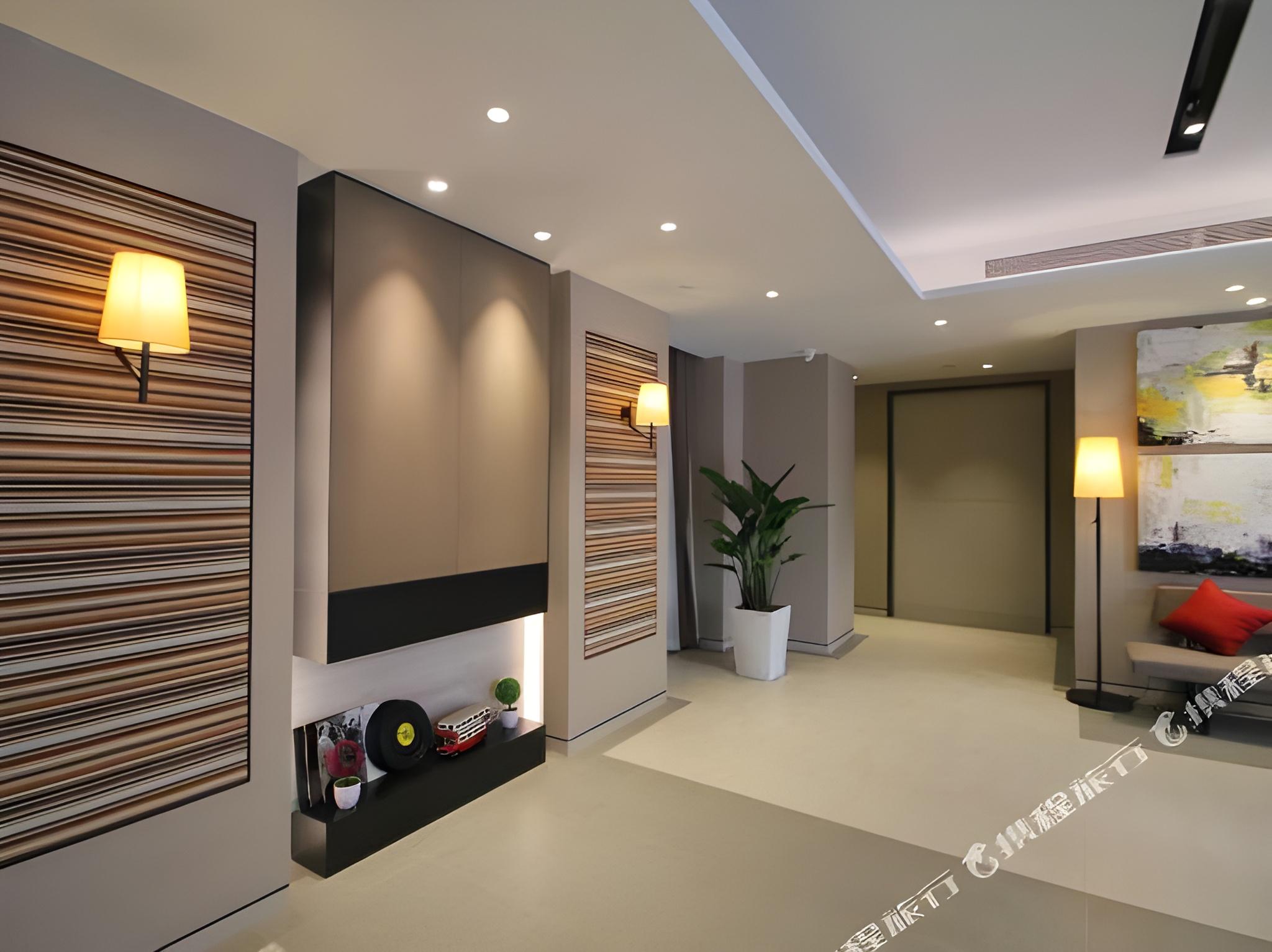 Home Inn Plus (Shanghai Bund Jinling East Road store) 26/28