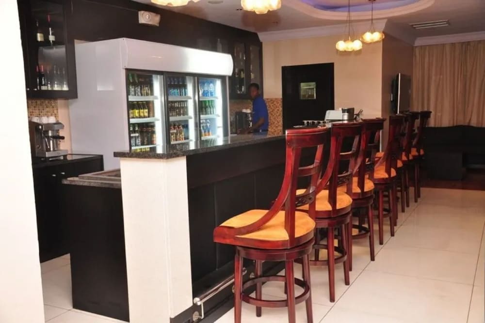 Golden Tulip Owu Crown Ibadan 38/45