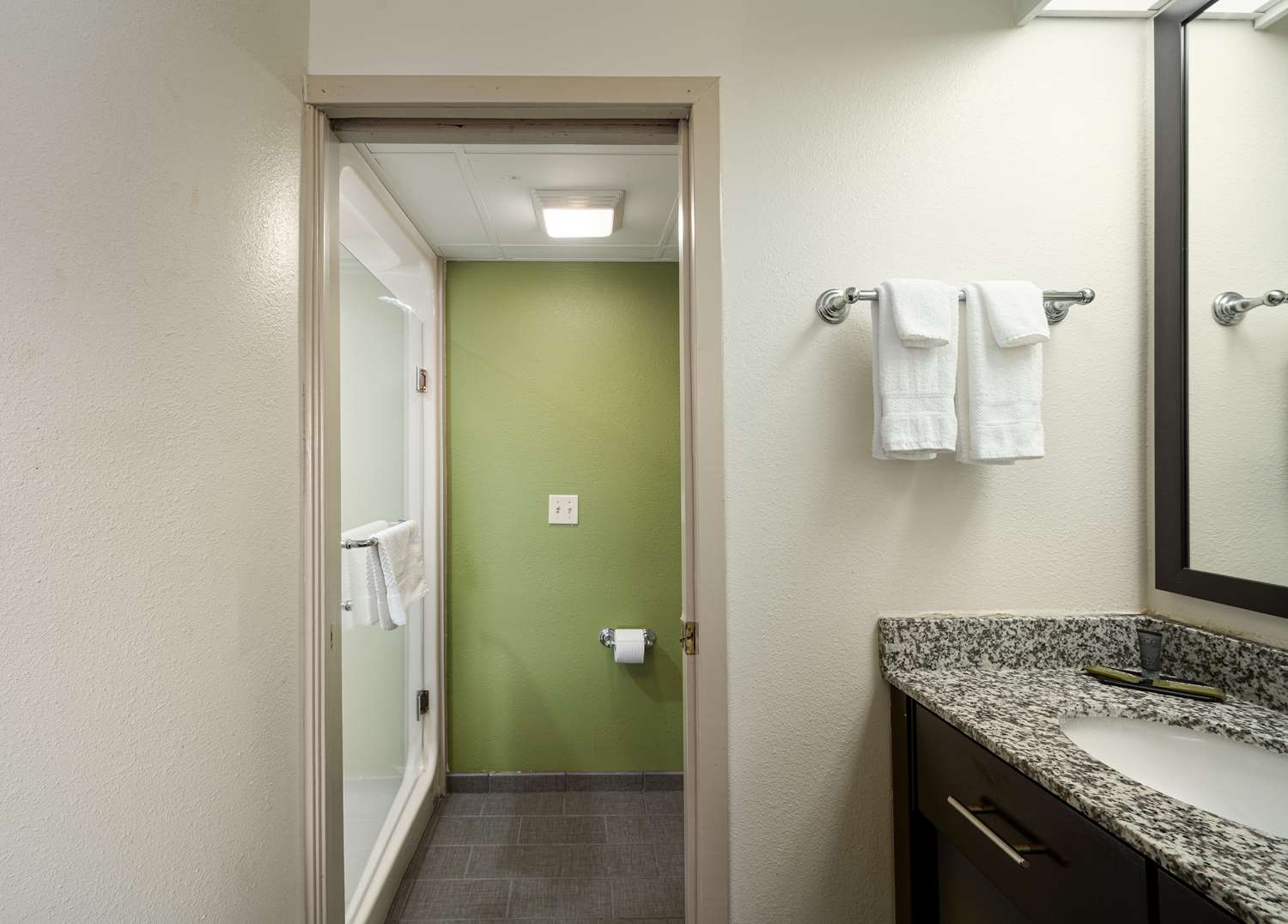 SureStay by Best Western Summerville Flowertown 24/25