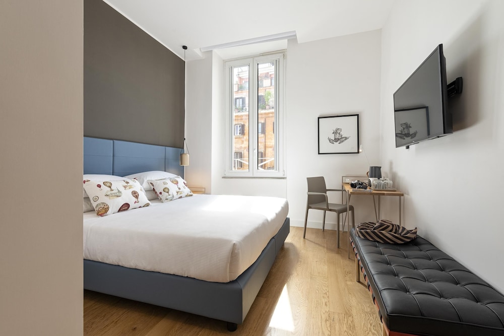 DELUXE, DOUBLE OR TWIN BED