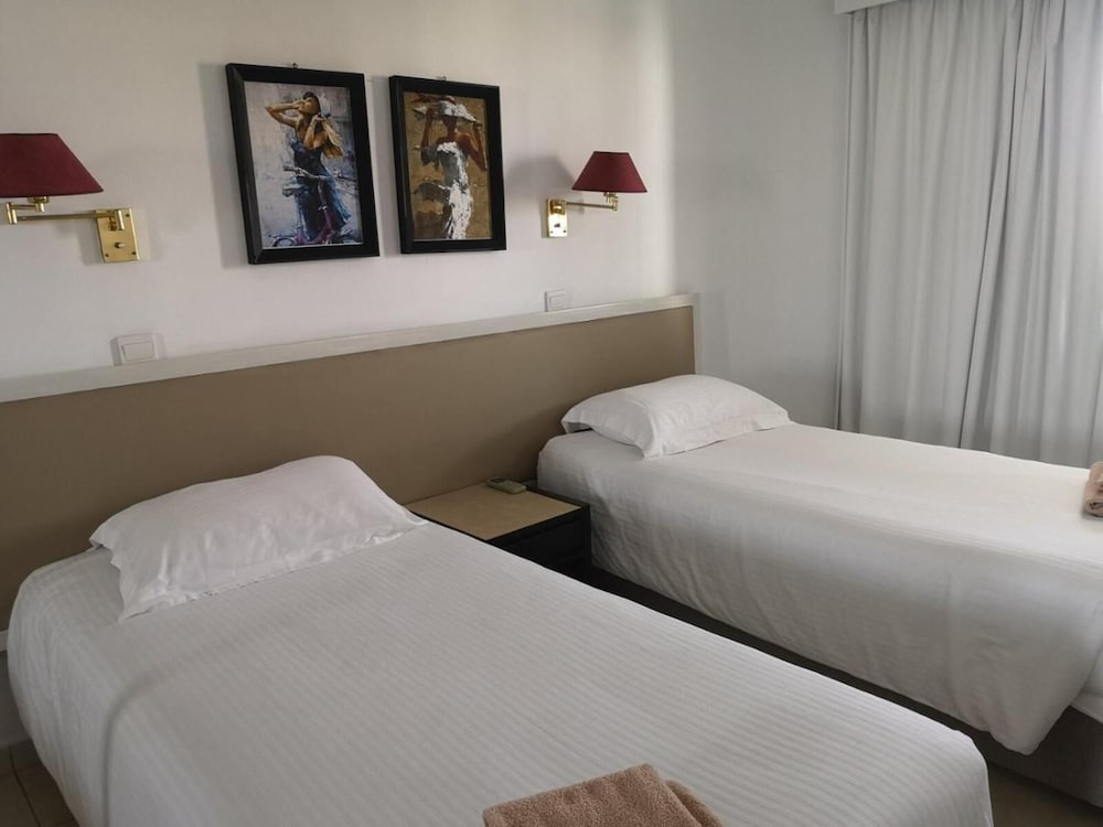 Sun Hall Beach Apartments 23/51