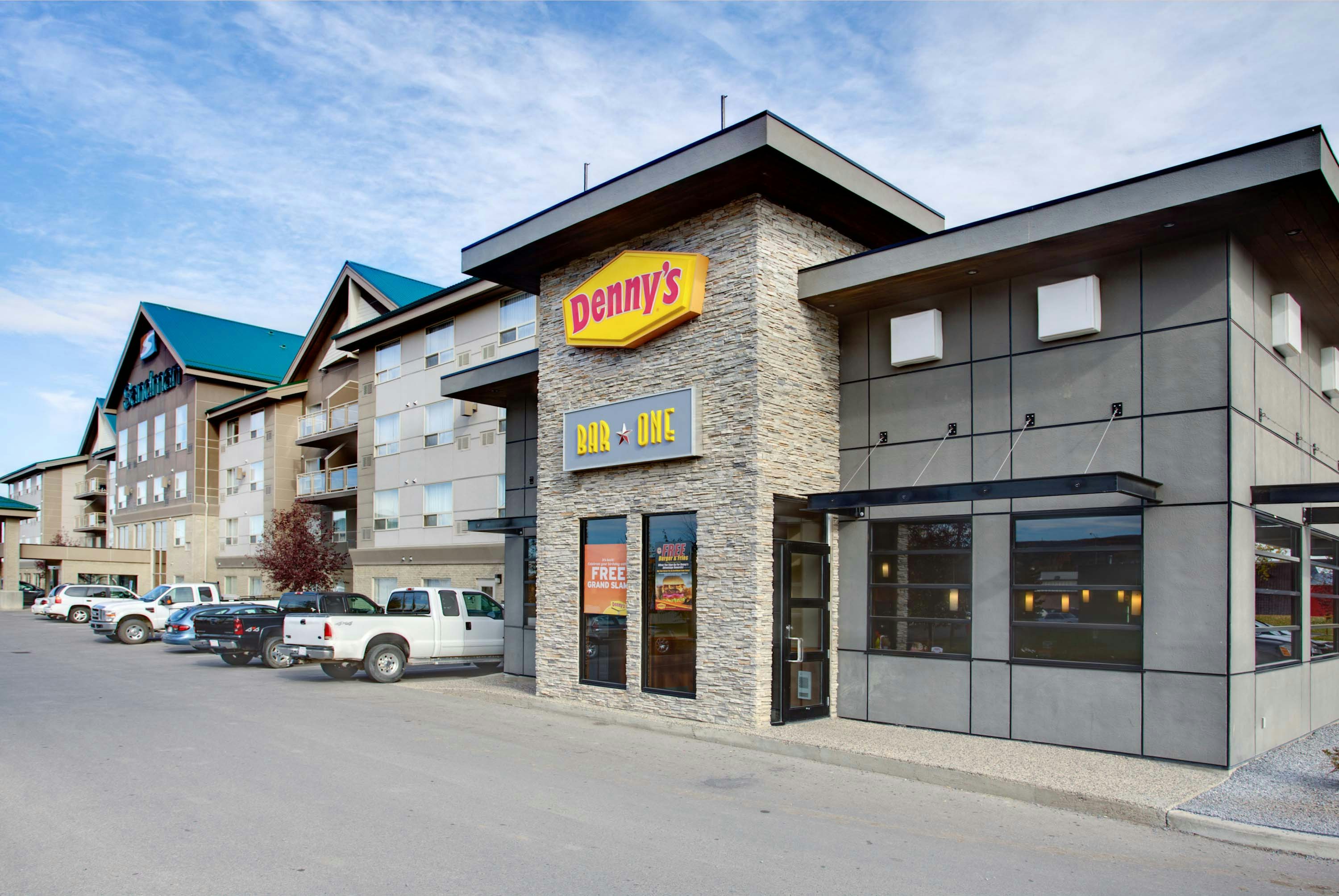 Sandman Hotel and Suites Calgary West 4/67