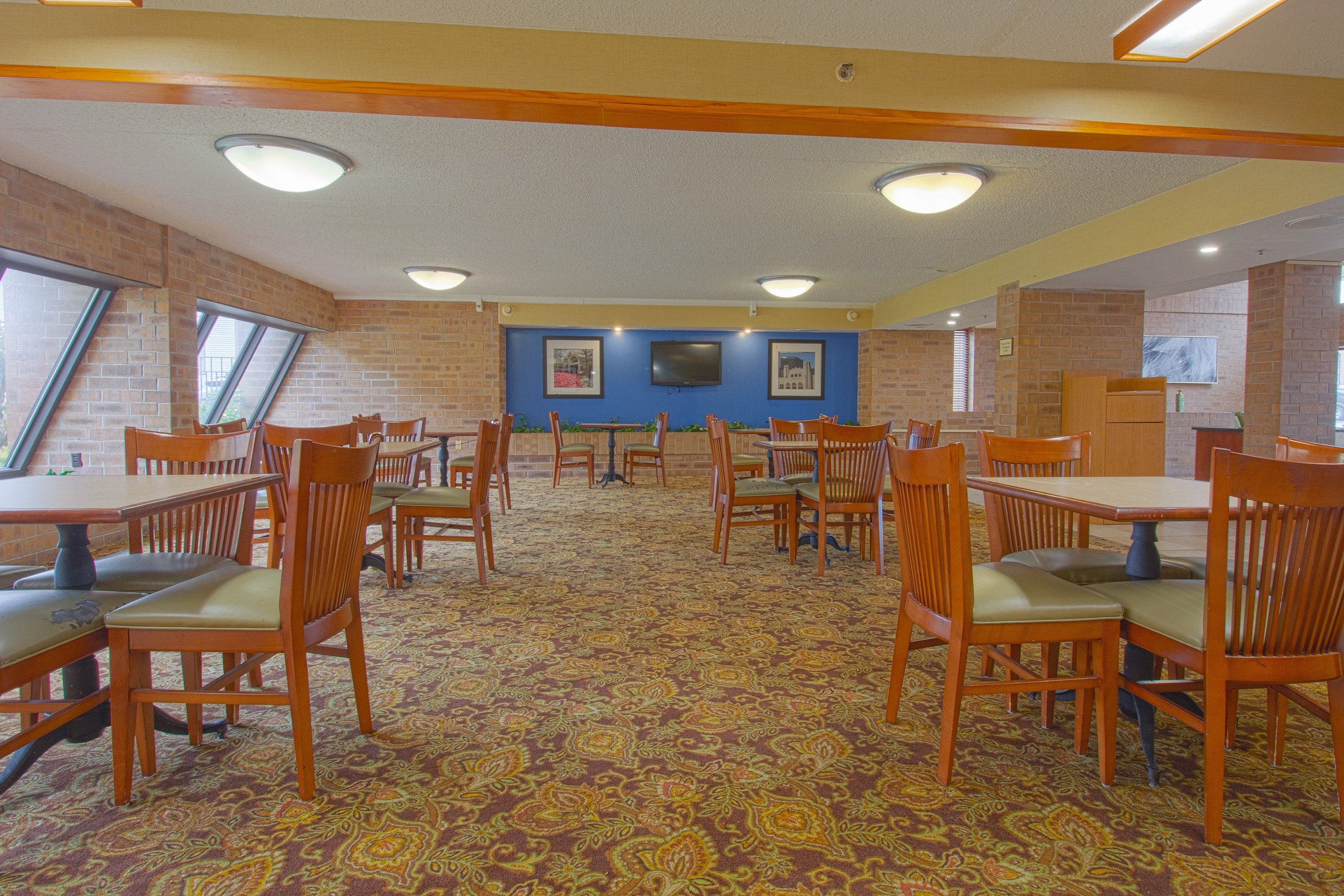 Tulsa Square Hotel Central, I-44 By OYO 33/42