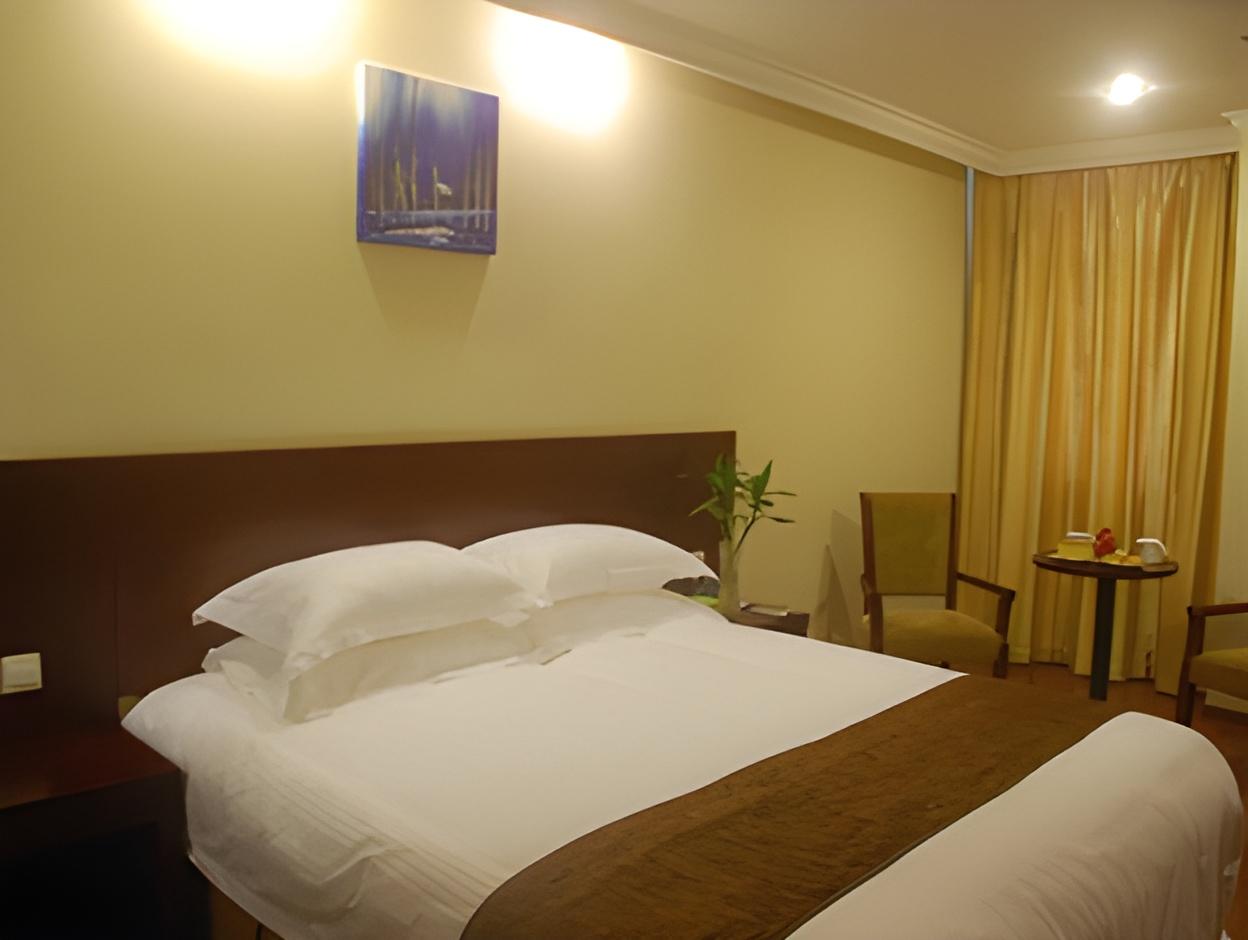 GUEST ROOM, DOUBLE BED