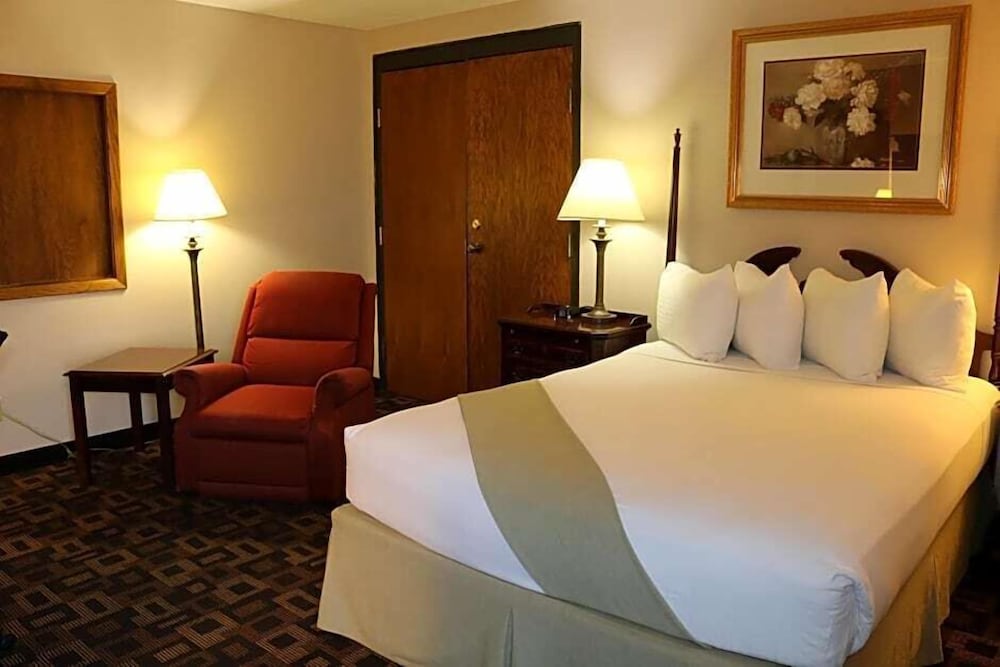 Rodeway Inn McPherson East 9/36