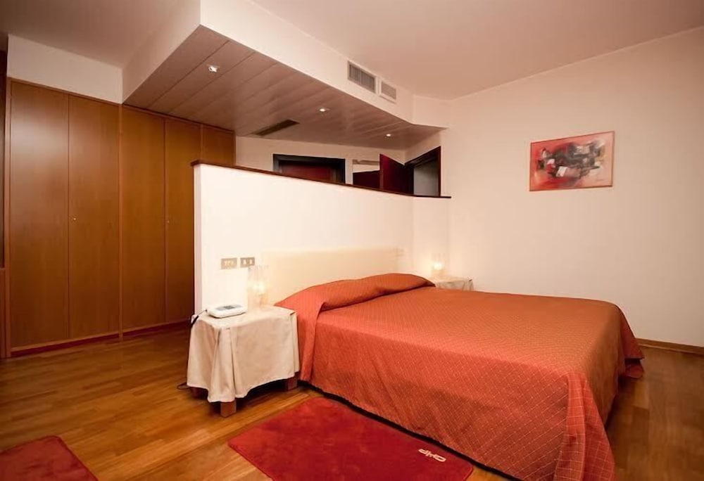 GRAND HOTEL PRESIDENT 16/49