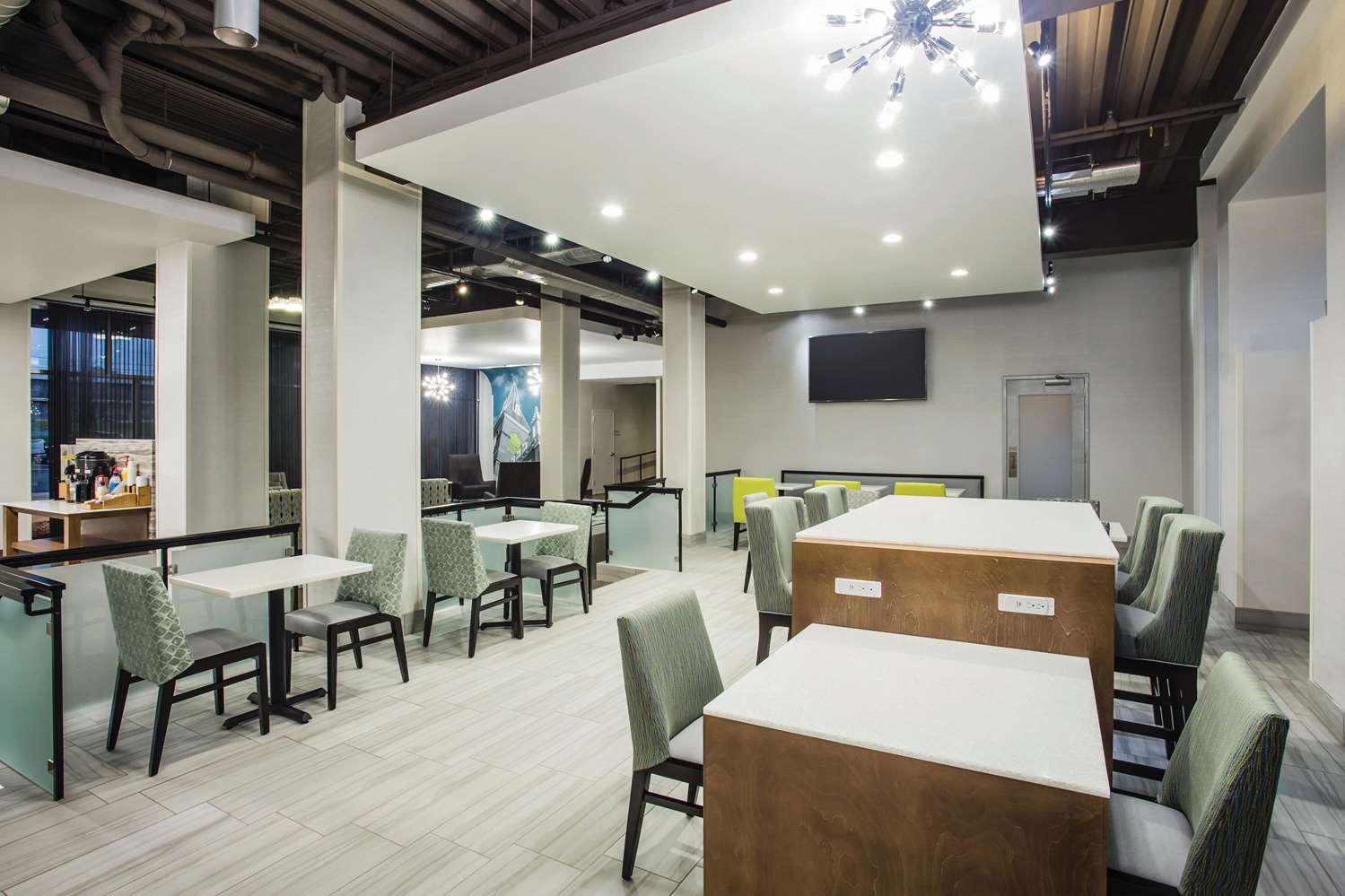 La Quinta Inn & Suites by Wyndham Winchester 36/44