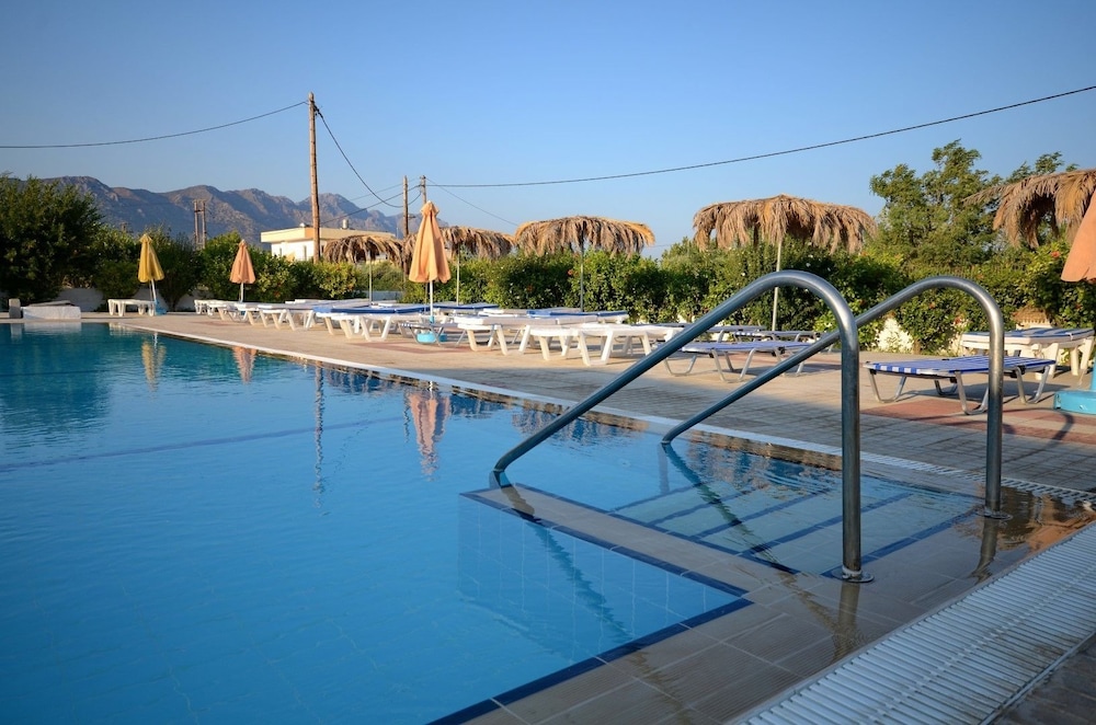 NIKOS 2 STUDIOS AND APARTMENTS 17/25