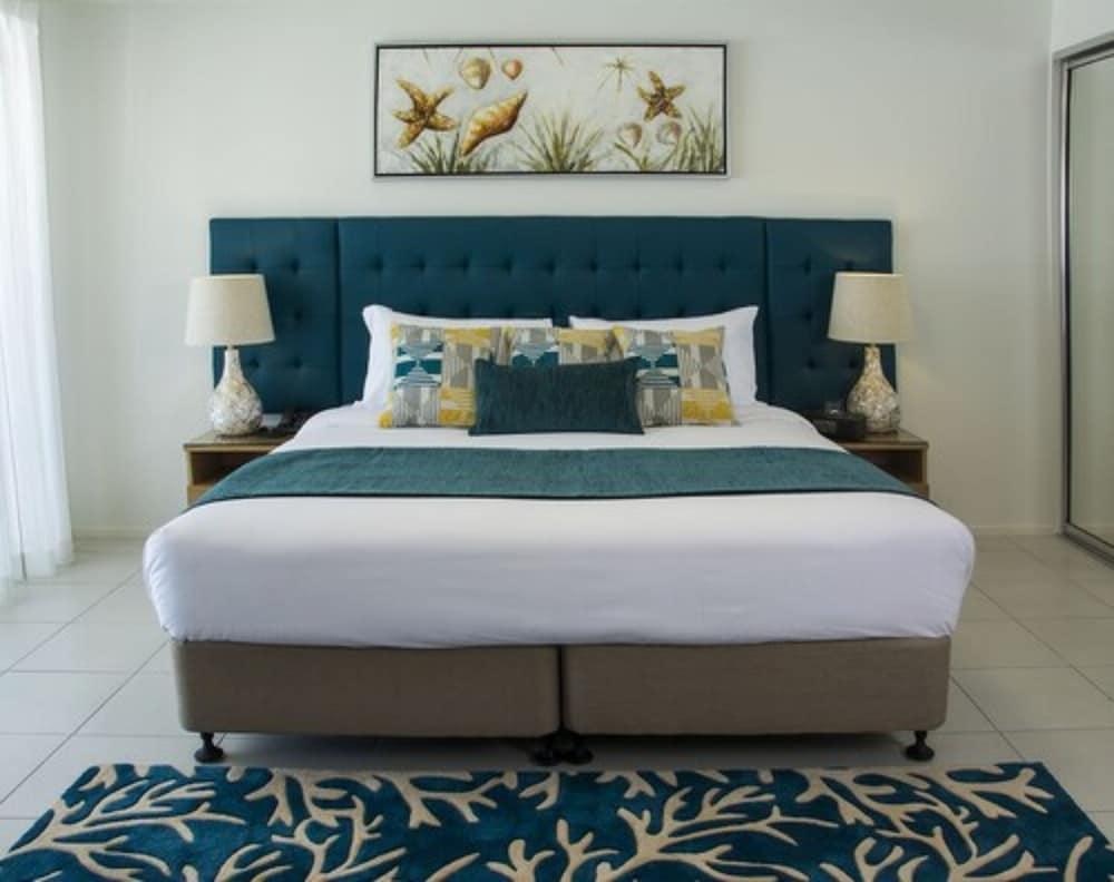 Executive, Studio, Pool Access