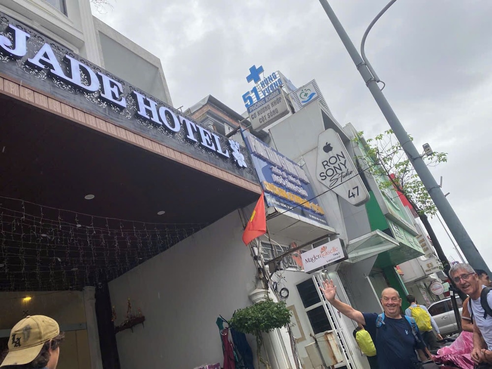 Jade Hotel 4/62