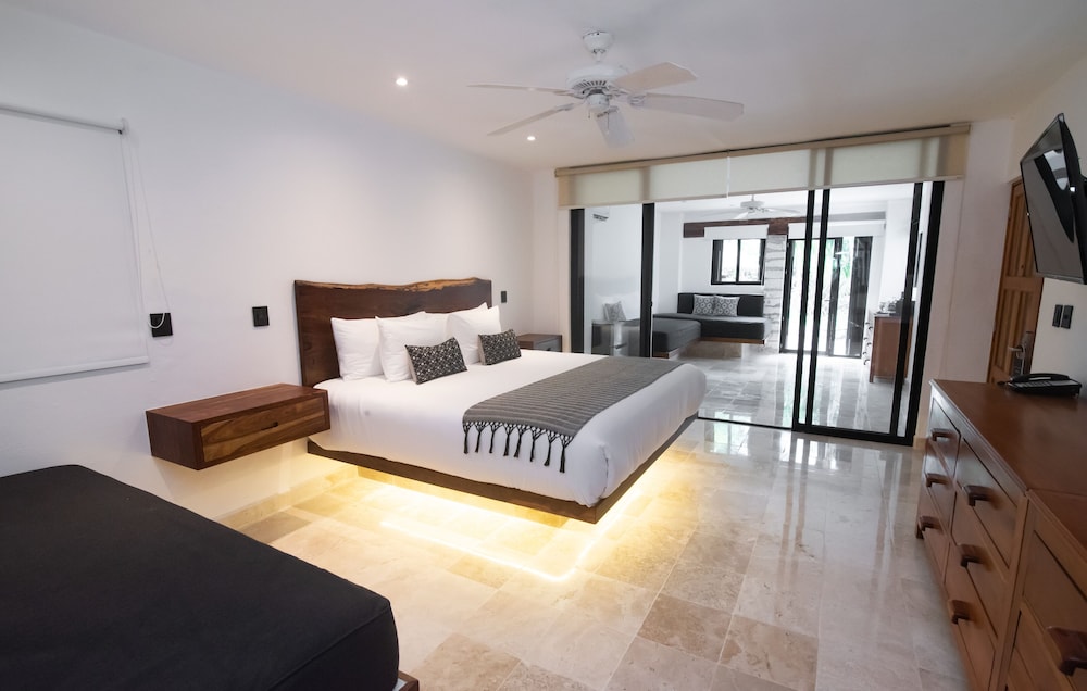 2 BEDROOMS, SUITE