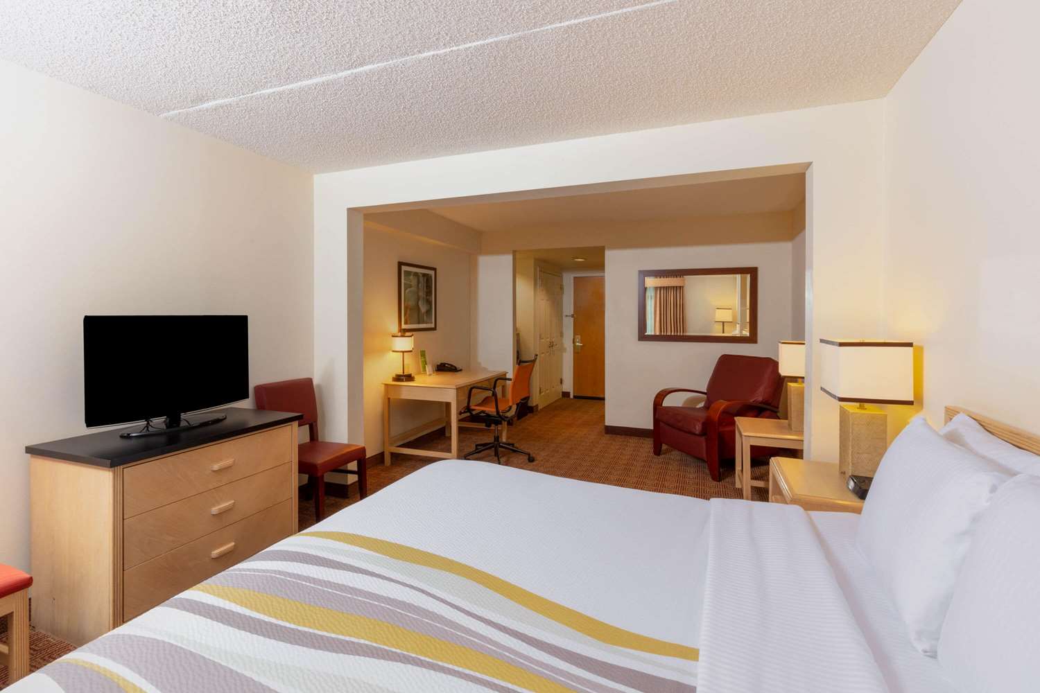 La Quinta Inn & Suites by Wyndham Garden City 18/42