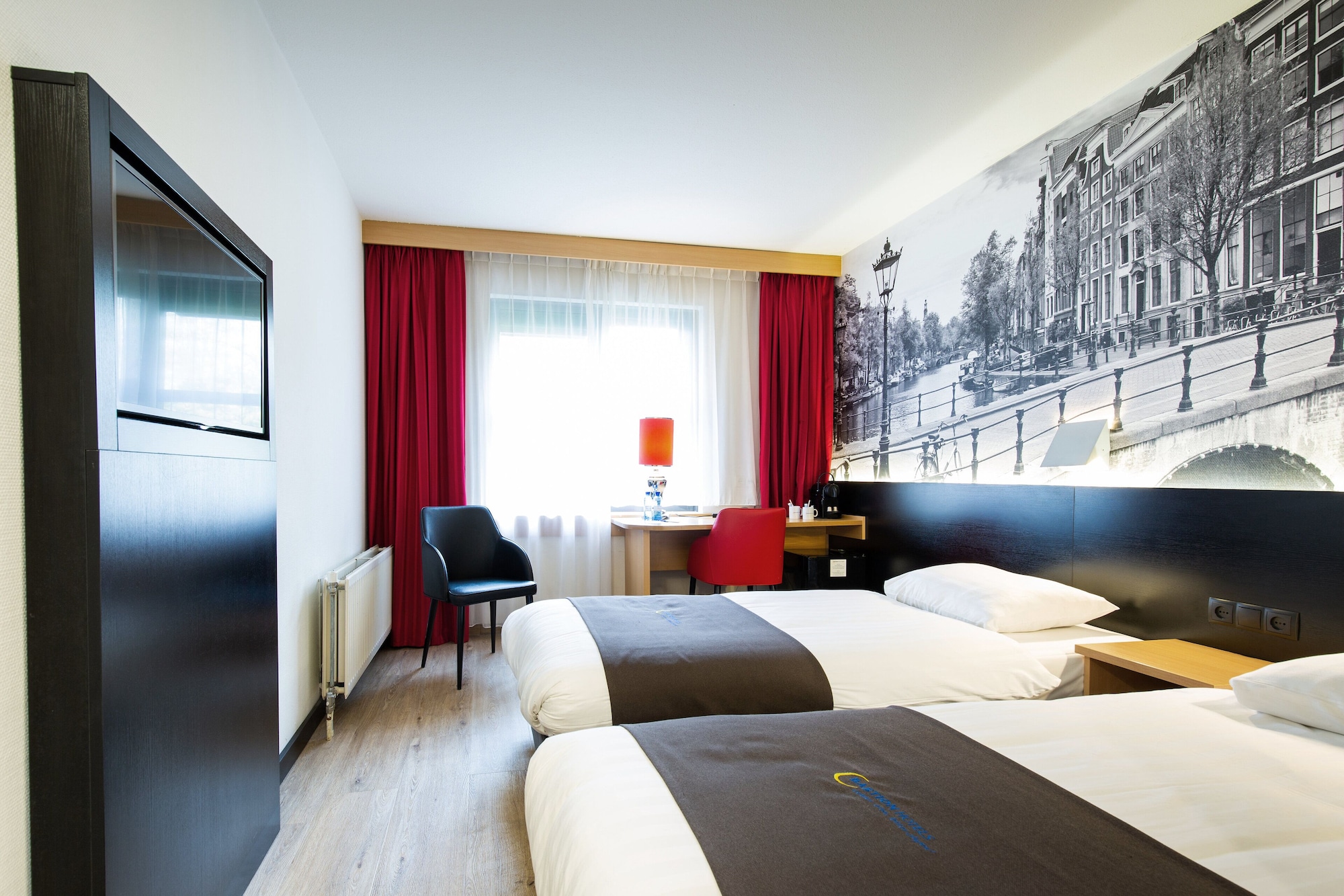 COMFORT, TWIN BEDS