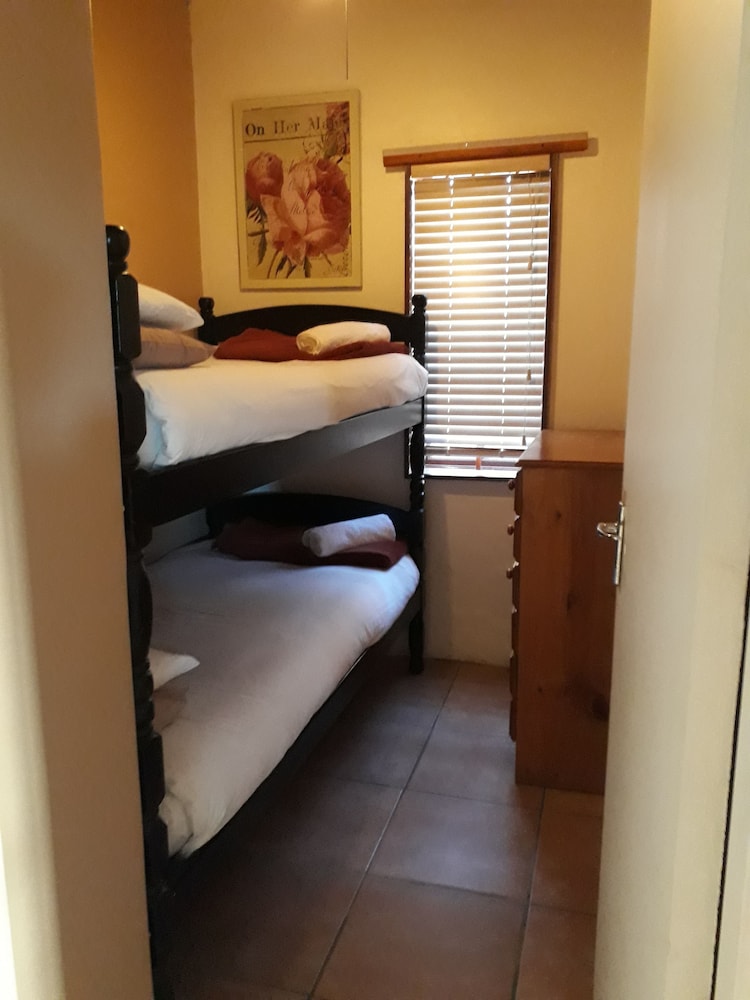 Gansbaai Town Lodge 8/26