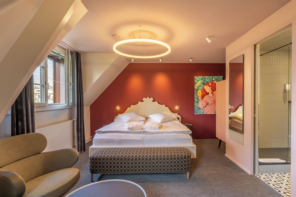 Boutique, King Bed