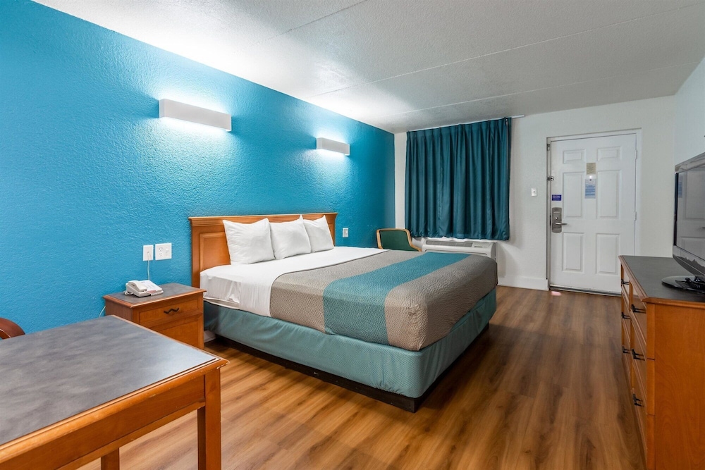 غرفة ديلوكس بسرير كينج، Motel6 North Little Rock, AR - McCain 2/10