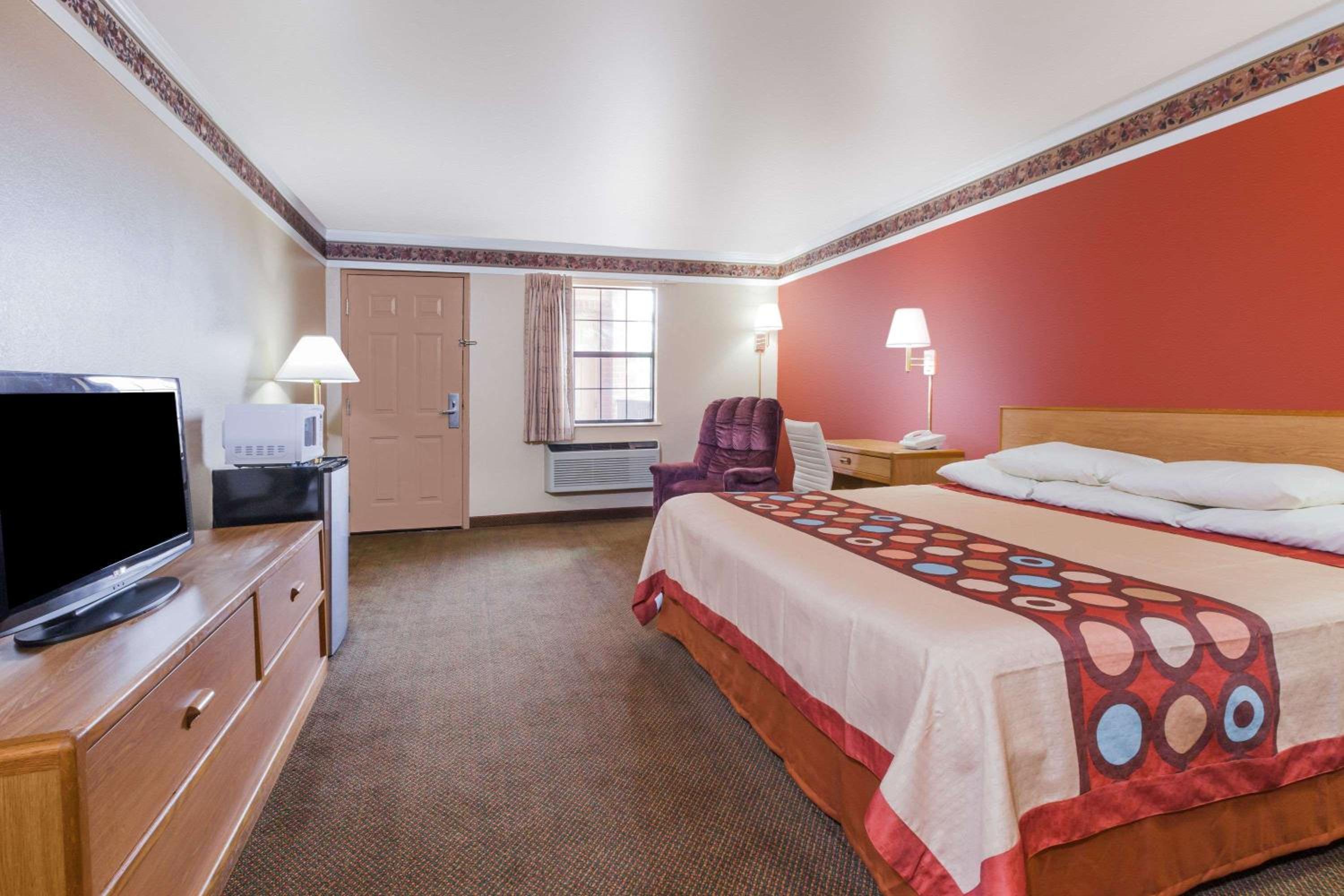 Deluxe, King Bed